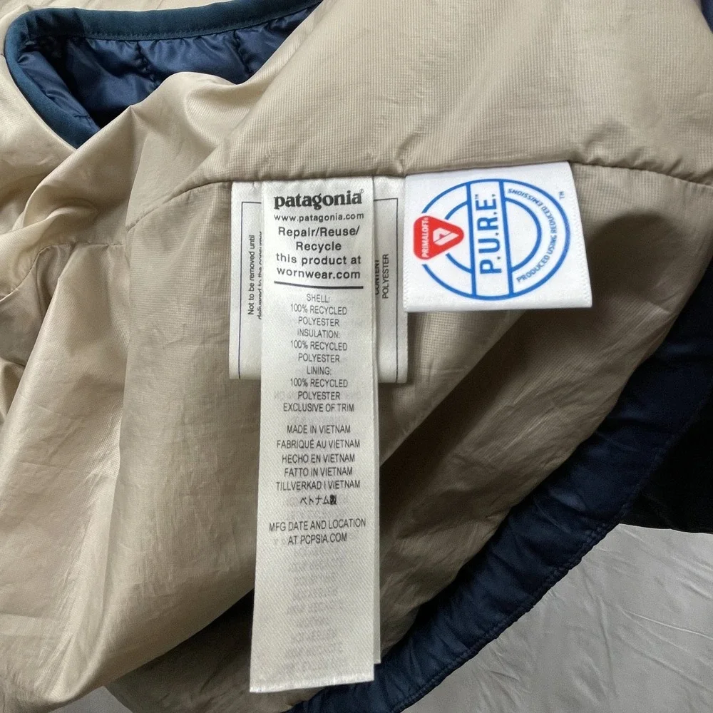 Patagonia Men's Navy Blue and Cream Puff Zipper‎ Vest Pockets Logo XXL